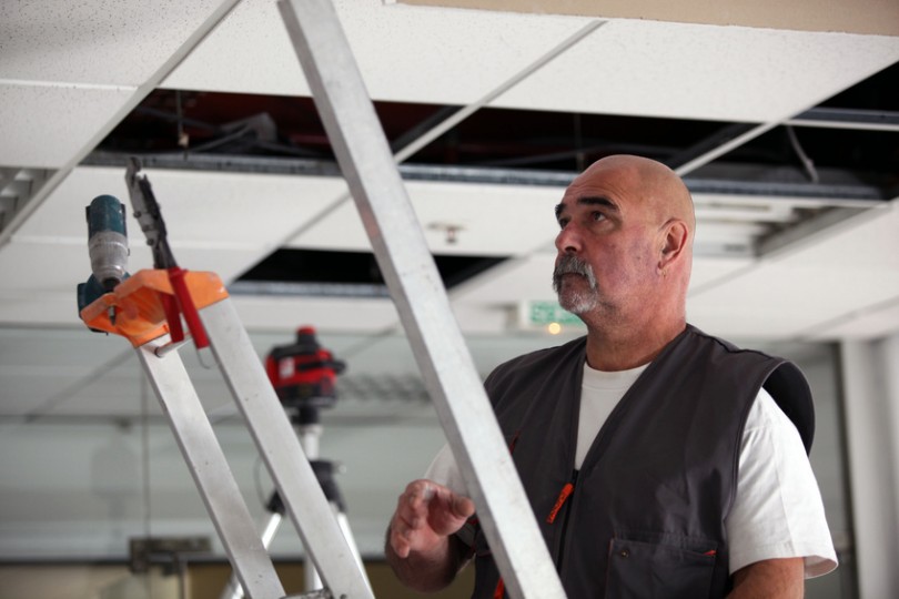 Prix de pose d'un faux plafond : tarif moyen & coût de pose Platrerie faux plafond salon