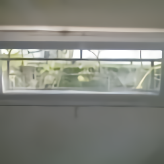 Fenêtre soupirail PVC avec élargisseurs