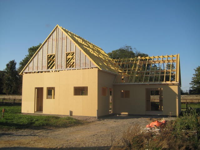 Maison ossature bois avant habillage extérieur et couverture