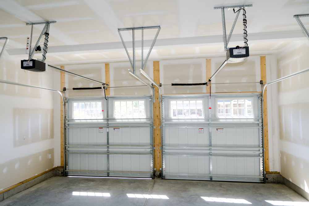 Intérieur d'un garage à porte sectionnelle