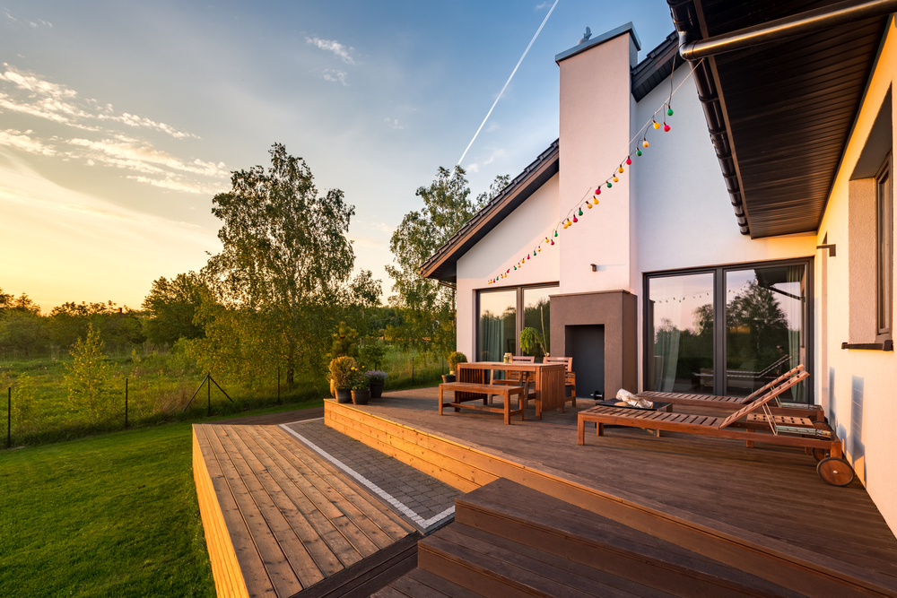 Maison avec terrasse en bois